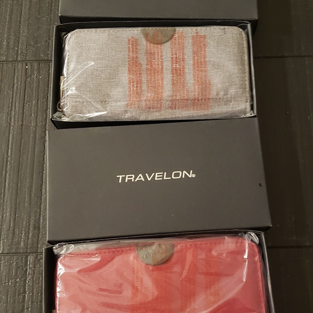 💜💜NWT!! Travelon wallets! Set of 2💜💜